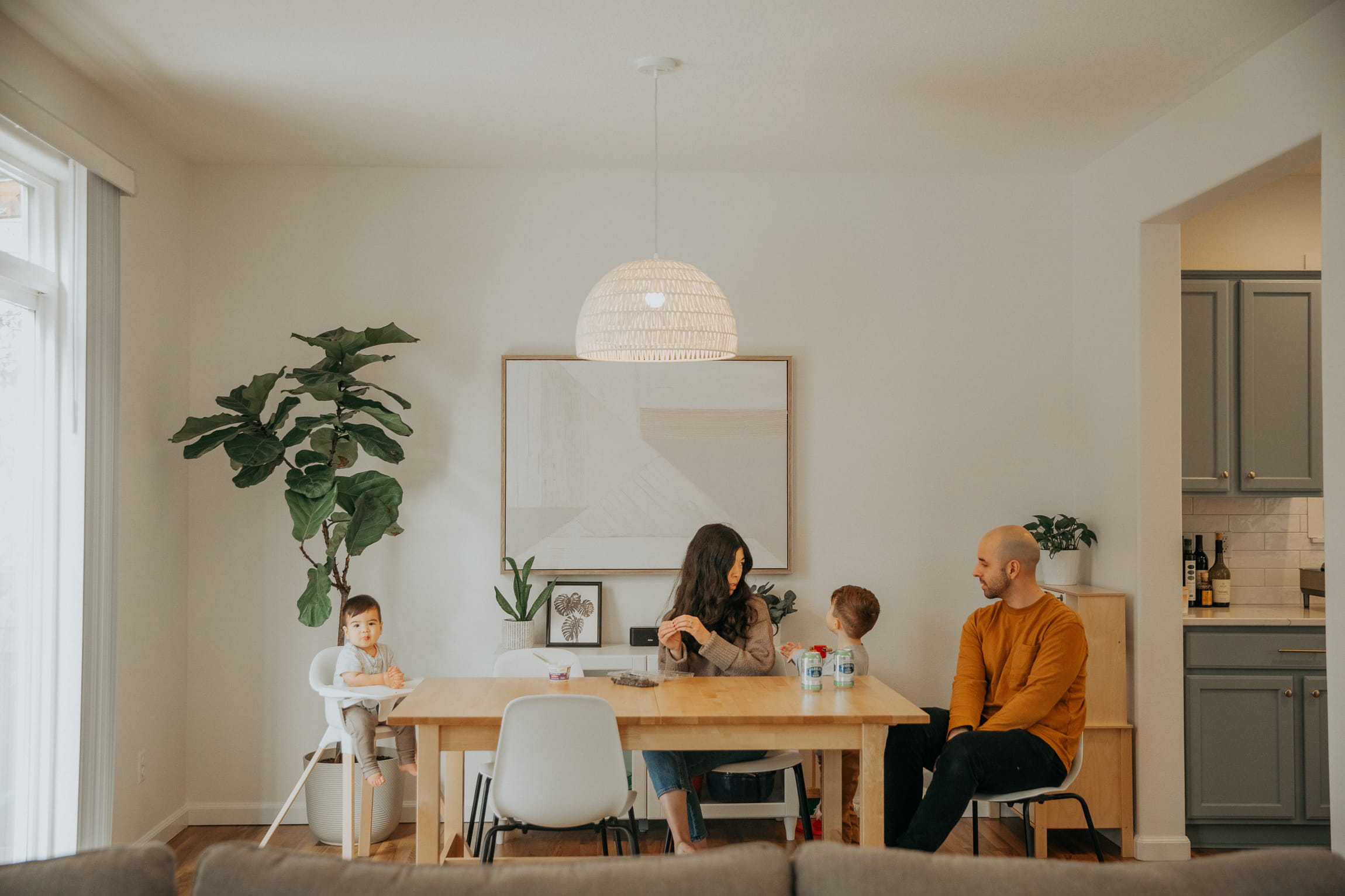 Parents with their children at the dinner table